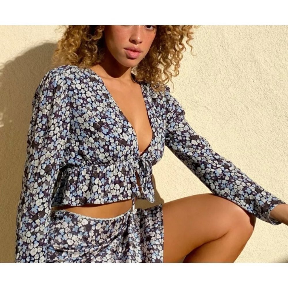 Aritzia Sunday Best Crop Top Size Medium